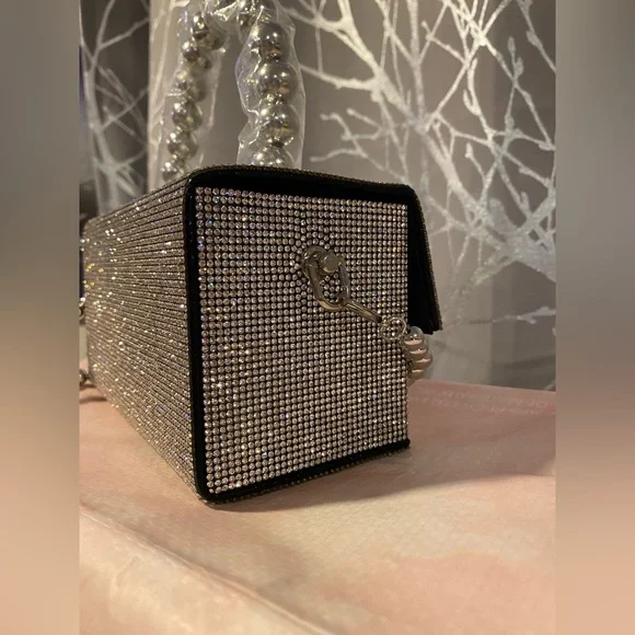 BNWT Bling Rhinestone Trendy Bow Elegant Evening Bag